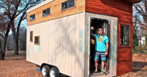 Studente crea una mini casa per non spendere nulla d’ affitto – misura 14 metri ed è incredibile