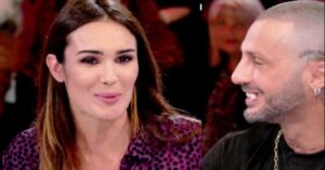 Show di Fabrizio Corona,  perde un dente in diretta tv – La Toffanin è rimasta allibita