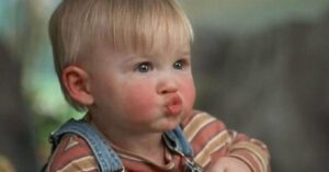 Scopri come è diventato oggi il bambino del famoso film ‘Baby birba”