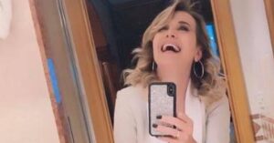 Barbara D’Urso pubblica un Selfie e crea un vero caos sui social, alcuni utenti non hanno gradito