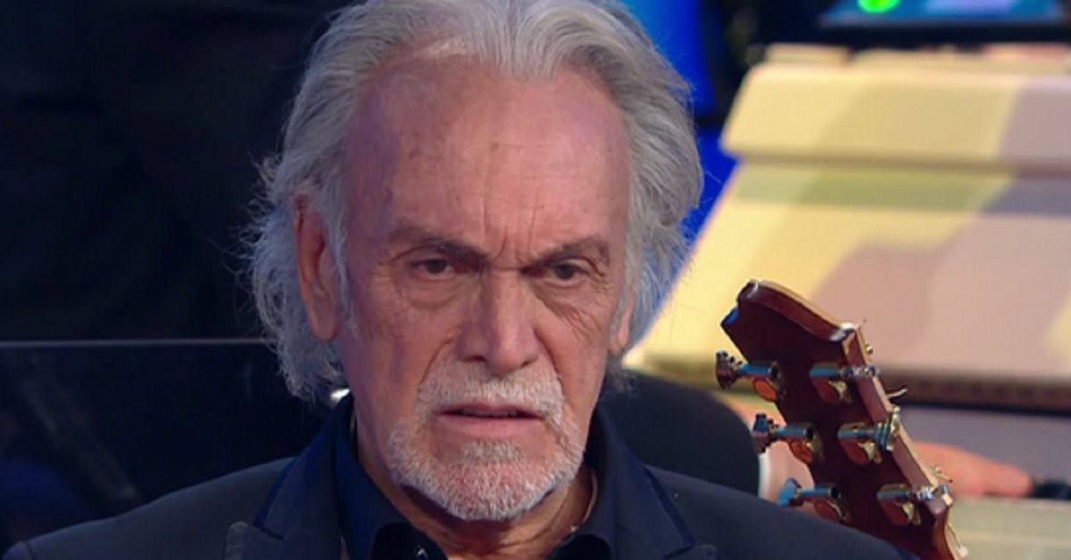 Riccardo Fogli confessa “non riuscivo a uscire dal turbine della sofferenza interiore” le parole di Costanzo -Video Riccardo Fogli confessa “non riuscivo a uscire dal turbine della sofferenza interiore” le parole di Costanzo -Video