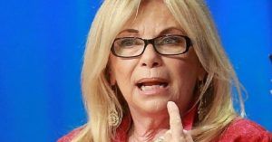 Rita Dalla Chiesa denuncia con una foto su Twitter il degrado di Roma “Mi fa schifo”