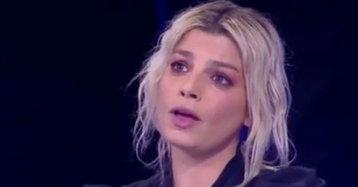 ‘Non ce la faccio. Basta’ Emma Marrone si sottopone al trattamento ma non lo regge e chiede aiuto. ‘Non ce la faccio. Basta’ Emma Marrone si sottopone al trattamento ma non lo regge e chiede aiuto.