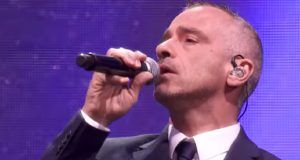 Eros Ramazzotti è stato operato. Stop al tour mondiale che riprenderà tra due mesi.