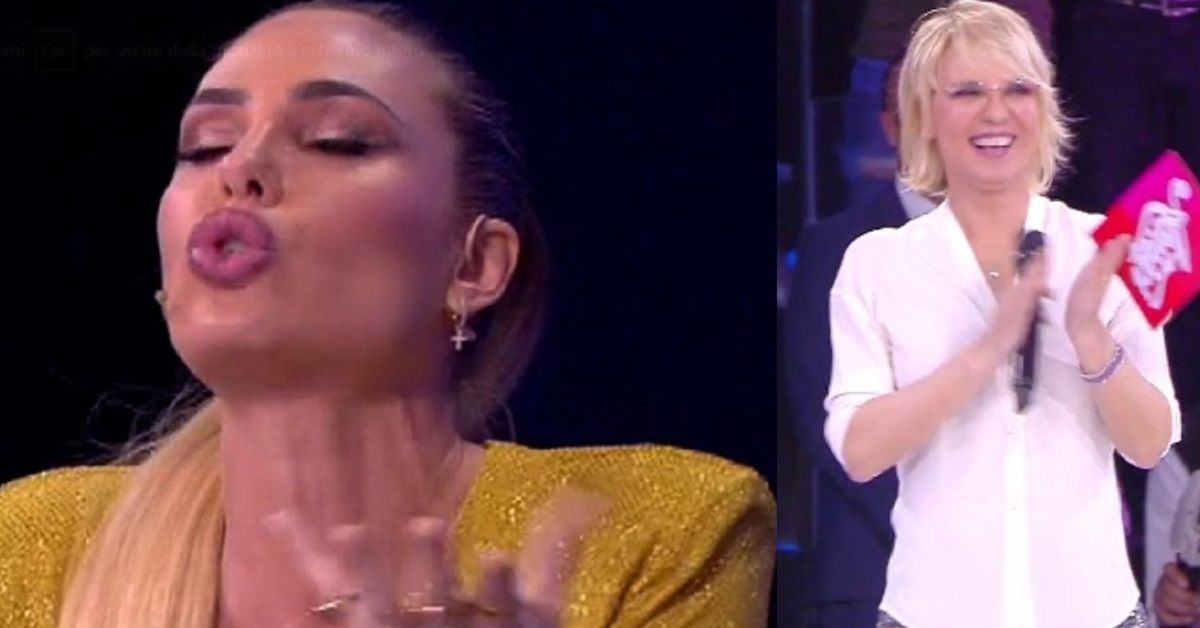 La gaffe di Ilary fa saltare dalla sedia la Toffanin mentre Maria non trattiene le risate. Ecco cosa non doveva dire. La gaffe di Ilary fa saltare dalla sedia la Toffanin mentre Maria non trattiene le risate. Ecco cosa non doveva dire.