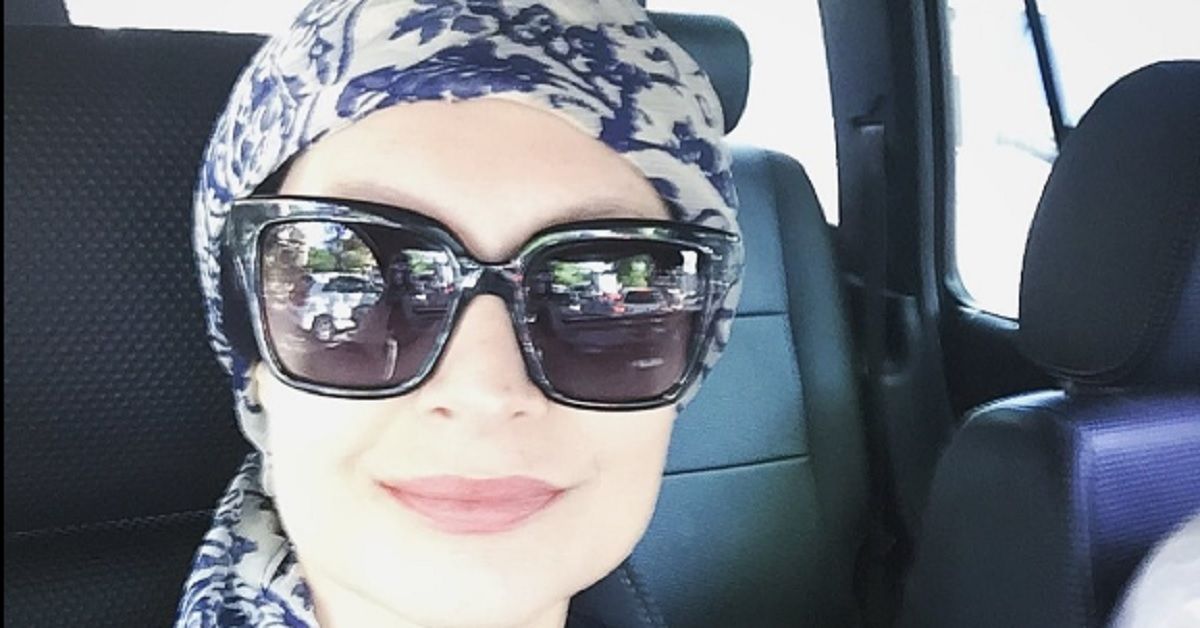 L’attrice Sabrina Paravicini di un “medico in famiglia” è stata insultata per aver scelto di fare la chemio. L’attrice Sabrina Paravicini di un “medico in famiglia” è stata insultata per aver scelto di fare la chemio.