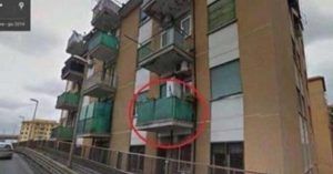 Riconoscete questo balcone? È il balcone più famoso di Roma. Il motivo? Eccovi la risposta.