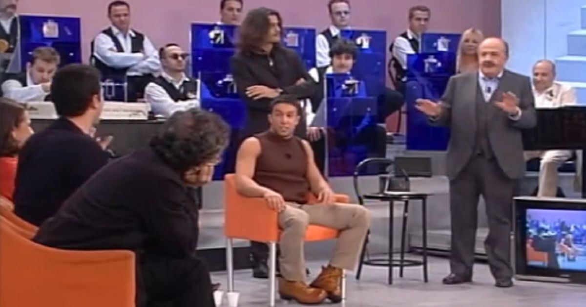 Maurizio Costanzo omaggia il Grande Fratello con una puntata speciale del Maurizio Costanzo Show Maurizio Costanzo omaggia il Grande Fratello con una puntata speciale del Maurizio Costanzo Show