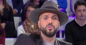 Ricordate Jonathan Kashanian del Grande Fratello? L’ex gieffino ha risposto ad un haters a Detto Fatto ed è stato applaudito dal pubblico