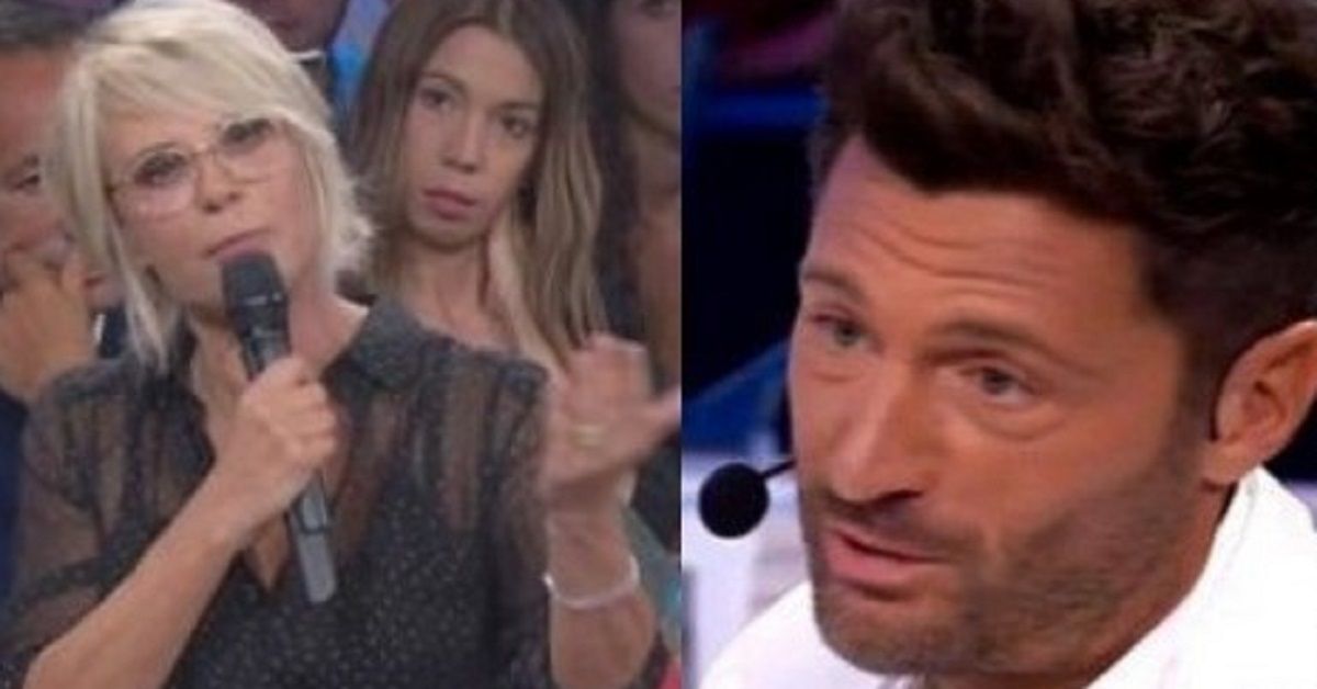 Amici Celebrities: Filippo Bisciglia si inginocchia e chiede scusa a Maria De Filippi. Le anticipazioni Amici Celebrities: Filippo Bisciglia si inginocchia e chiede scusa a Maria De Filippi. Le anticipazioni
