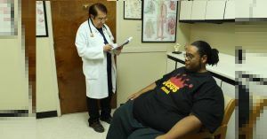 Brandon pesava 325 chili quando è arrivato a “Vite al limite”. Ecco la sua trasformazione  dopo l’incontro con il Dottor Nowsaradan.