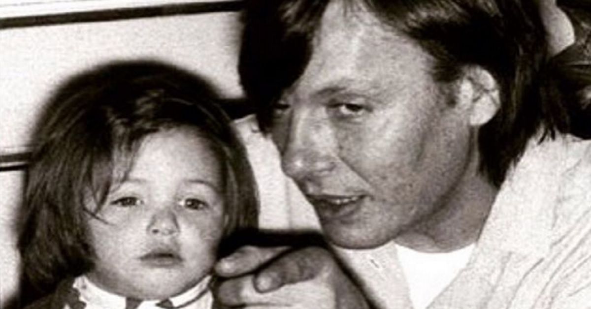 Avete mai visto la figlia di Fabrizio De Andrè, nata dal suo amore con Dori Ghezzi? Pochi la conoscono ma anche lei è nel mondo della musica Avete mai visto la figlia di Fabrizio De Andrè, nata dal suo amore con Dori Ghezzi? Pochi la conoscono ma anche lei è nel mondo della musica