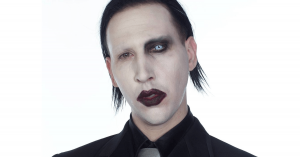 Avete mai visto Marilyn Manson nella vita di tutti i giorni e senza trucco? Quasi irriconoscibile. FOTO