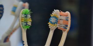Ecco quanto spesso devi cambiare lo spazzolino da denti
