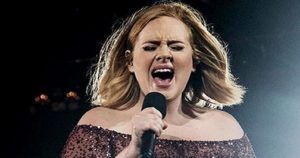 Adele è in superforma, da quando ha divorziato è dimagrita 30 chili. Il cambiamento della cantante.