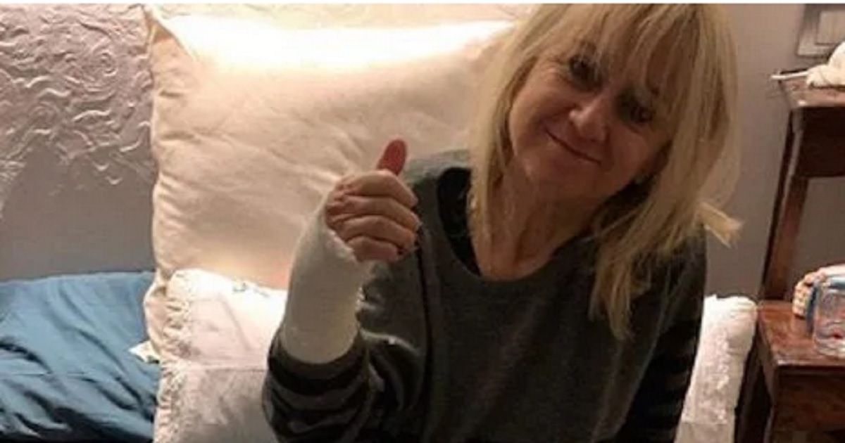 Luciana Littizzetto posta la foto su Instagram dopo l’incindente e preoccupa i suoi fan. Ecco cosa le è accaduto. Luciana Littizzetto posta la foto su Instagram dopo l’incindente e preoccupa i suoi fan. Ecco cosa le è accaduto.