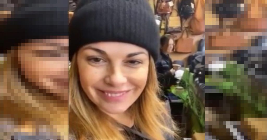 Vanessa Incontrada per le vacanze natalizie vende accessori in pelle in una bancarella di Barcellona come mostra su Instagram