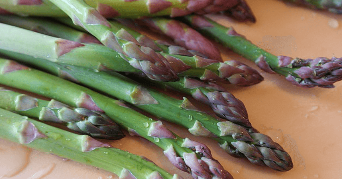Come pulire e cucinare correttamente gli asparagi?
