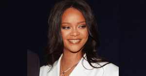 Avete mai visto Rihanna senza trucco? Lei stessa ha inaugurato il nuovo anno postando una foto con brufolo in bella vista