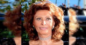 Avete mai visto la nuora di Sophia Loren? Sicuramente si, è un’attrice famosissima. Eccoli in una foto di famiglia tutti insieme.
