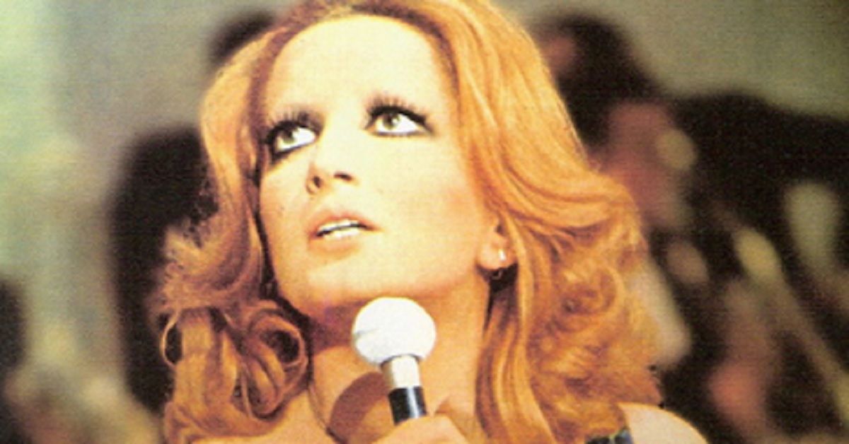 Avete mai visto il figlio di Mina? Anche lui è molto noto nel campo musicale. Ecco chi è e cosa fa Avete mai visto il figlio di Mina? Anche lui è molto noto nel campo musicale. Ecco chi è e cosa fa
