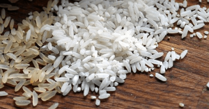 Come cucinare il riso senza che si bruci o diventi una poltiglia