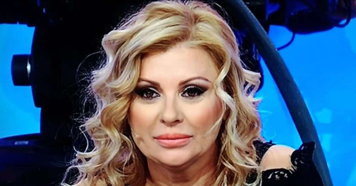 Avete mai visto il video del matrimonio di Tina Cipollari? Ecco il servizio andato in onda alla Rai nel 2005 Avete mai visto il video del matrimonio di Tina Cipollari? Ecco il servizio andato in onda alla Rai nel 2005