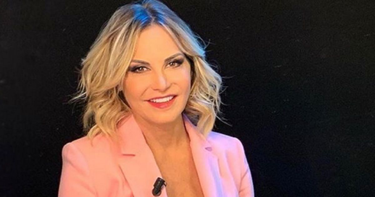 Avete mai visto la mamma di Simona Ventura? Molti sostengono che si somiglino tantissimo. Eccole insieme. Avete mai visto la mamma di Simona Ventura? Molti sostengono che si somiglino tantissimo. Eccole insieme.