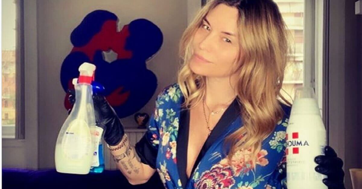 Avete mai visto la casa di Elenoire Casalegno? Si è trasferita da poco a Milano ecco le foto della sua luminosa casa su Instagram Avete mai visto la casa di Elenoire Casalegno? Si è trasferita da poco a Milano ecco le foto della sua luminosa casa su Instagram
