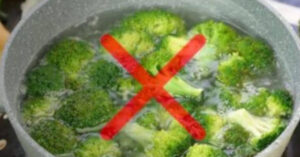 Preparate anche voi i broccoli in questo modo? È un grosso errore e questo è il motivo