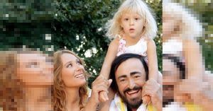 Luciano Pavarotti è venuto a mancare quando lei era ancora una bambina. Oggi Alice è cresciuta ed è profondamente legata alla mamma.