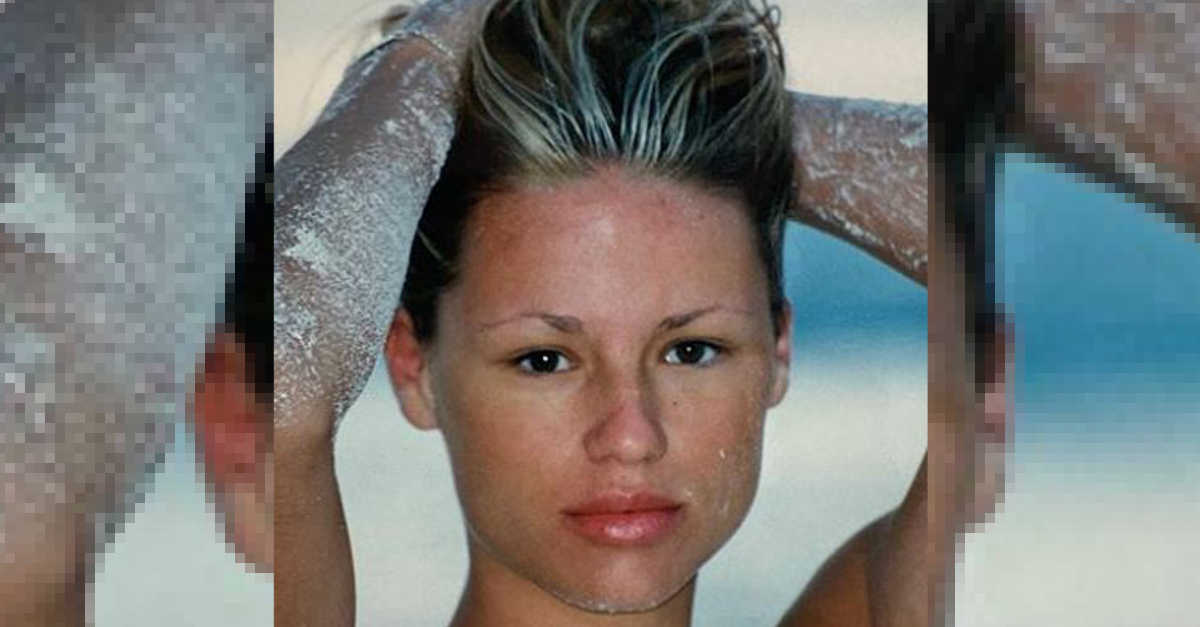 Michelle Hunziker posta questa foto sui social. Il dettaglio è evidente Michelle Hunziker posta questa foto sui social. Il dettaglio è evidente