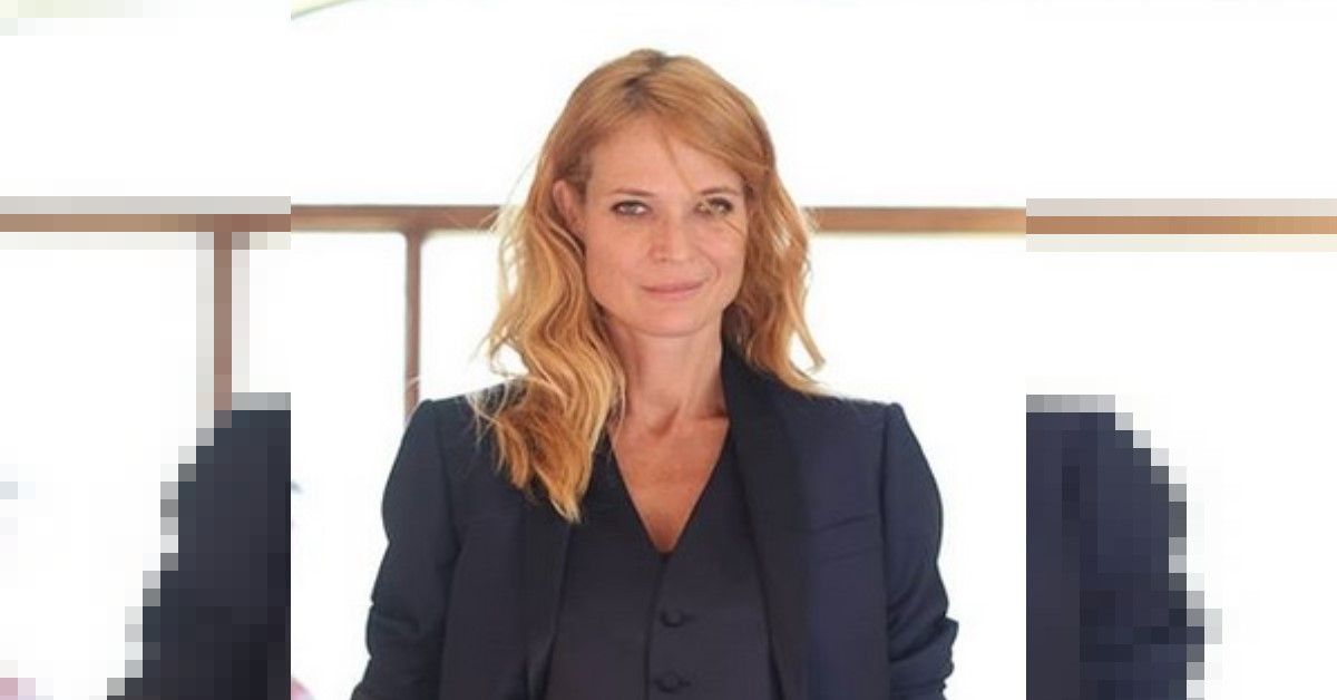 Jane Alexander senza trucco sui social, risponde a tono a chi la critica per il suo aspetto. Jane Alexander senza trucco sui social, risponde a tono a chi la critica per il suo aspetto.