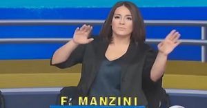 Avete mai visto il fidanzato di Francesca Manzini la nuova conduttrice di Striscia la Notizia? Ecco chi è, la presentazione sui social.