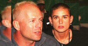 Bruce Willis e Demi Moore, nonostante il divorzio hanno deciso di passare la quarantena con le figlie. Ecco la foto di famiglia tutti insieme. Che spettacolo!