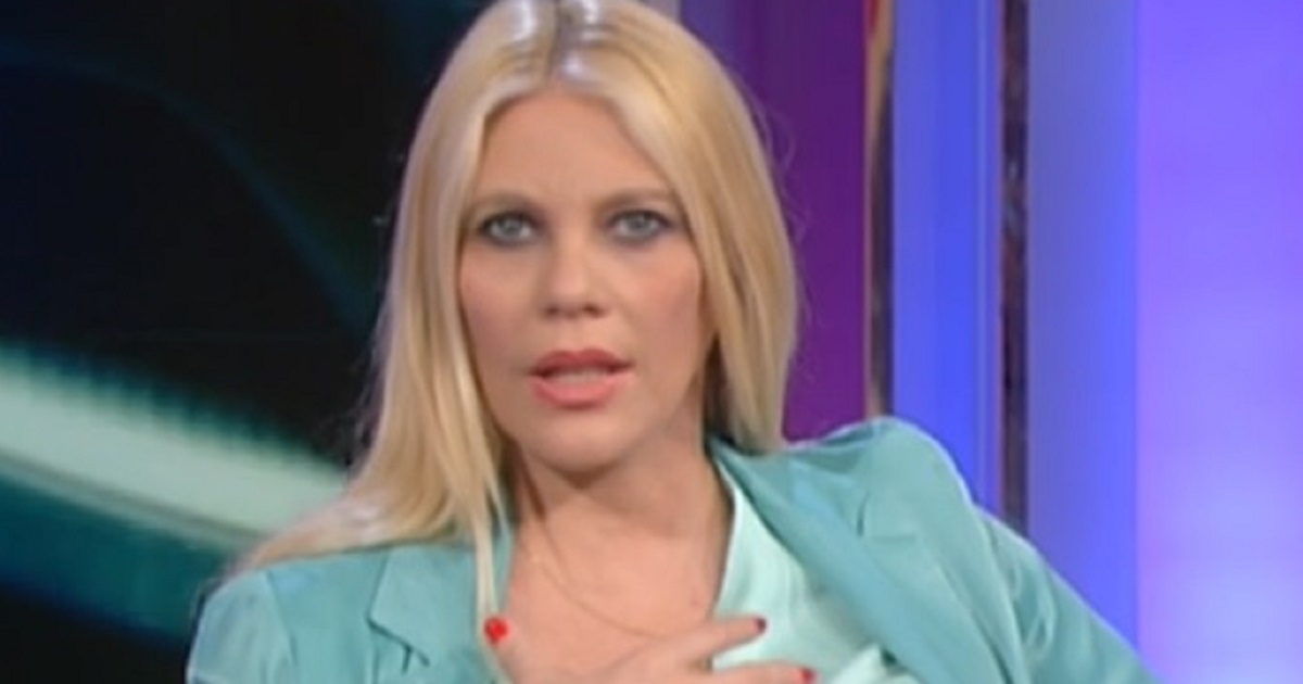 E’ accaduto in diretta a Storie Italiane. Eleonora Daniele si è presa paura dopo aver visto la scena. E’ accaduto in diretta a Storie Italiane. Eleonora Daniele si è presa paura dopo aver visto la scena.
