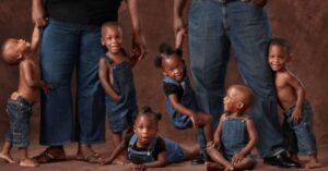 Ricordate i 6 gemelli McGhee? Le loro foto avevano fatto il giro del mondo. Ecco dopo 10 anni come li ritroviamo.