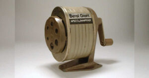 Sapete a cosa serve questo aggeggio? Usatissimo nel passato, ormai è stato quasi dimenticato!