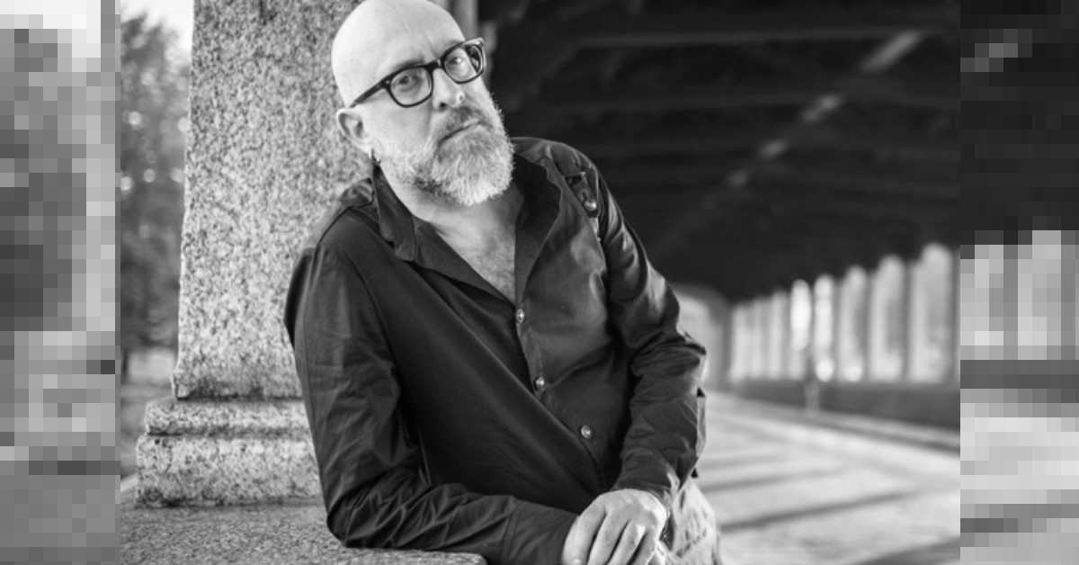 Papà per la nona volta. La famiglia allargata di Mario Biondi. Papà per la nona volta. La famiglia allargata di Mario Biondi.