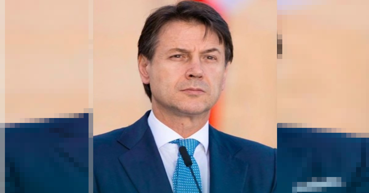 Sapete chi taglia i capelli al Premier Giuseppe Conte in questo periodo? E’ lui a svelare l’inaspettato retroscena Sapete chi taglia i capelli al Premier Giuseppe Conte in questo periodo? E’ lui a svelare l’inaspettato retroscena