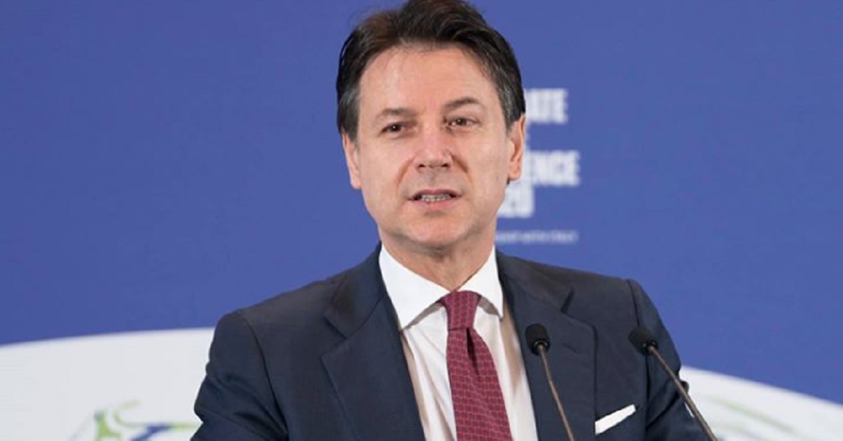 Spunta sui social la foto di Giuseppe Conte da giovane. L’ avete vista? Ecco la foto che ha fatto il giro dei social. Spunta sui social la foto di Giuseppe Conte da giovane. L’ avete vista? Ecco la foto che ha fatto il giro dei social.
