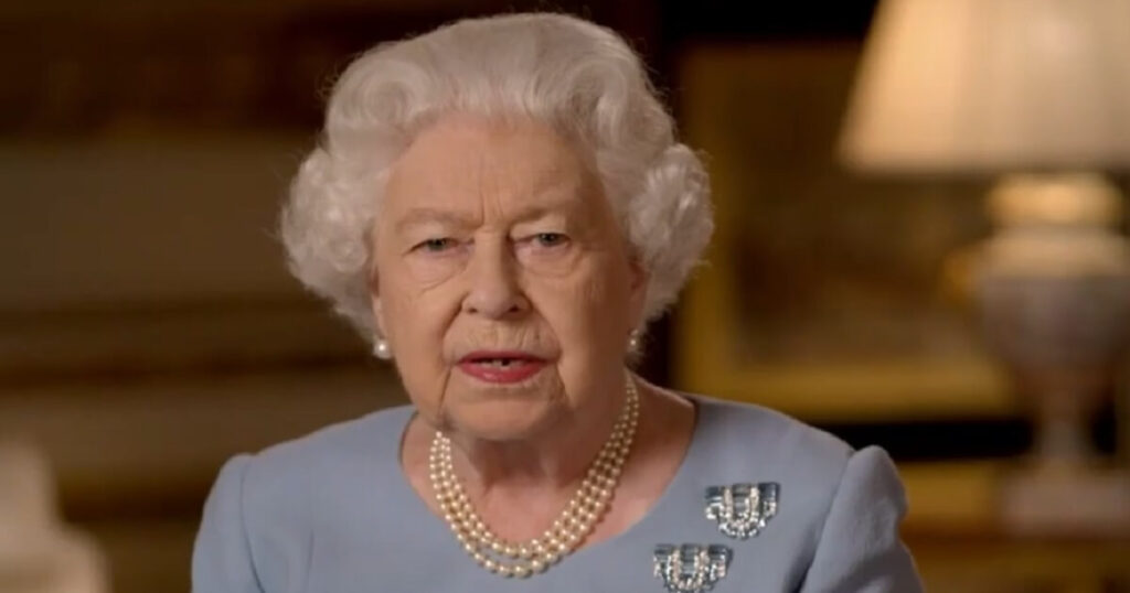 Perchè la Regina Elisabetta ha sempre i capelli perfetti anche in tempo di pandemia? Ecco il suo segreto.