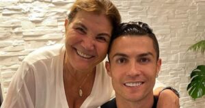 Ronaldo fa un regalo speciale alla mamma del valore di ben  100mila euro. Glielo ha fatto trovare con un mega fiocco rosso.