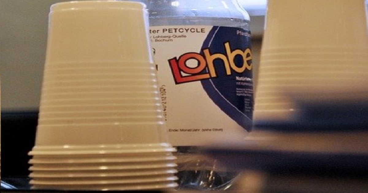 A cosa servono le linee circolari nei bicchieri di plastica? Ecco la spiegazione! A cosa servono le linee circolari nei bicchieri di plastica? Ecco la spiegazione!