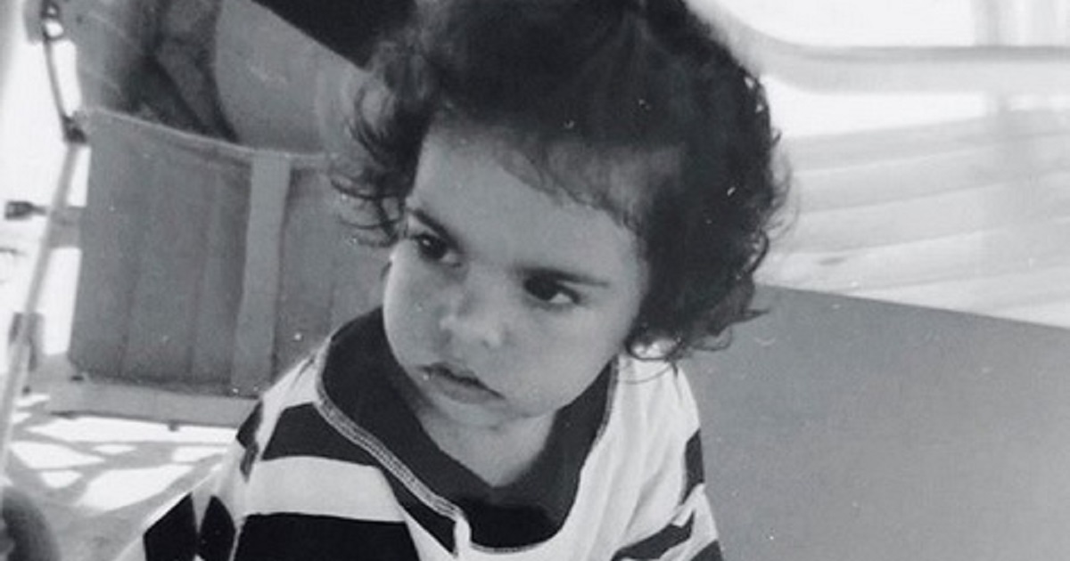 Qui era ancora una bambina, oggi l’attrice 32enne e il compagno 48enne, attore anche lui, sono una coppia bellissima. Qui era ancora una bambina, oggi l’attrice 32enne e il compagno 48enne, attore anche lui, sono una coppia bellissima.