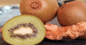 Cosa succede al tuo corpo se mangi due kiwi al giorno.