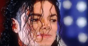 Il figlio maggiore di Michael Jackson, Prince, è molto attivo sui social. Oggi ha 23 anni ecco cosa fa.