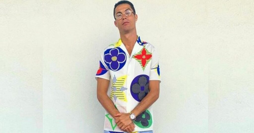 Ronaldo sfoggia un outfit curioso, il suo post viene preso d’assalto da più di 10milioni di followers. Il dettaglio