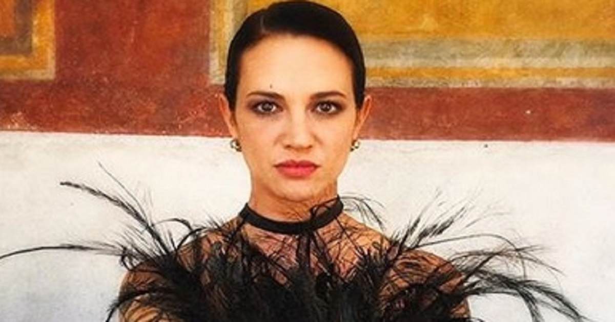 Anna Lou Castoldi è la protagonista di un corto diretto dalla madre Asia Argento. Eccole insieme sul set. Anna Lou Castoldi è la protagonista di un corto diretto dalla madre Asia Argento. Eccole insieme sul set.