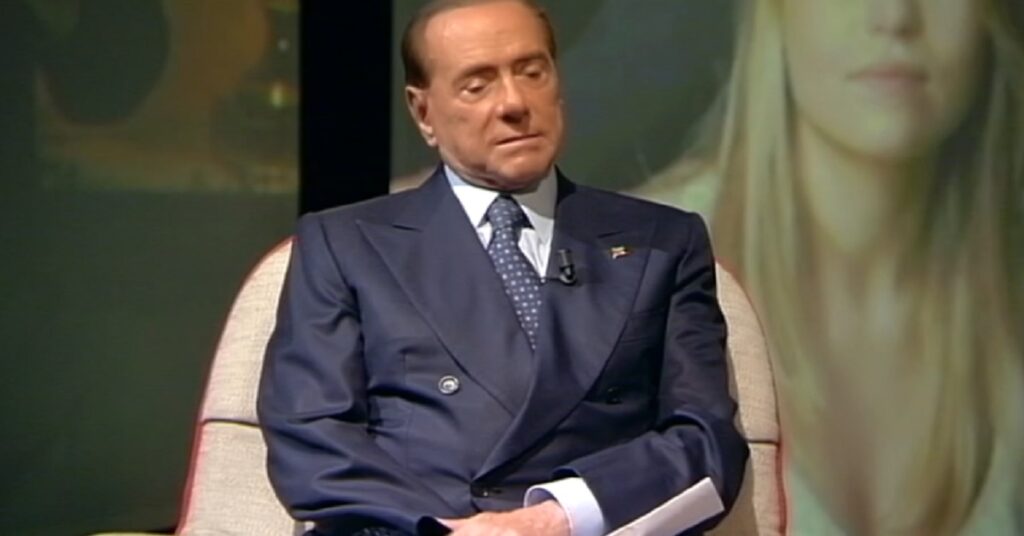 Silvio Berlusconi tutti lo conosciamo, ma sapete che ha 5 figli? Sono tutti molto riservati. Eccoli tutti insieme in una foto di famiglia.